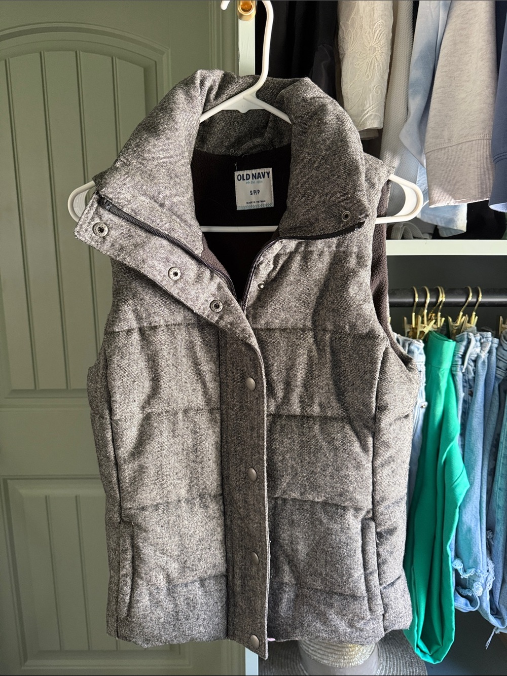 Old Navy Heather Gray Quilted Puffer Vest